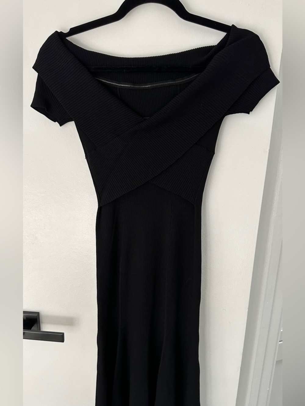Reiss Black Off-Shoulder Fit & Flare Dress - Picture 3 of 8